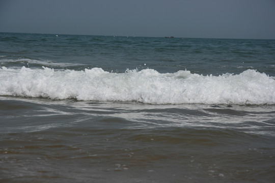 大海边海浪波浪 波涛汹涌 海浪