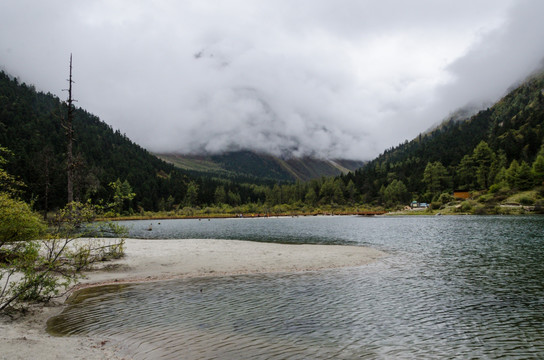 四川毕棚沟景区 磐羊湖 月亮湾