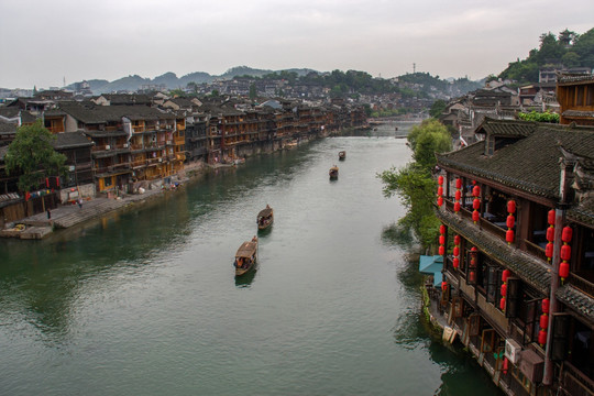 湖南湘西凤凰古城 沱江 游船