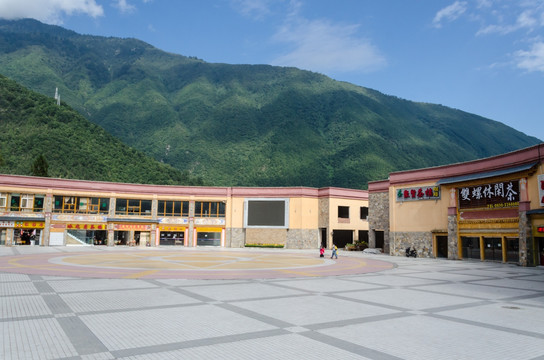 貢嘎山王廣場(chǎng) 海螺溝旅游