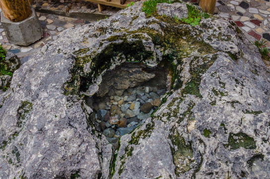 木格措风景区 药池沸泉