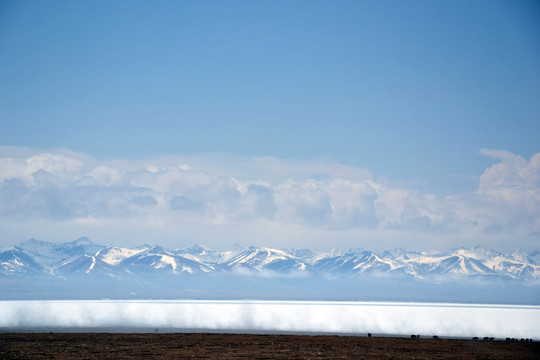 雪山冰湖