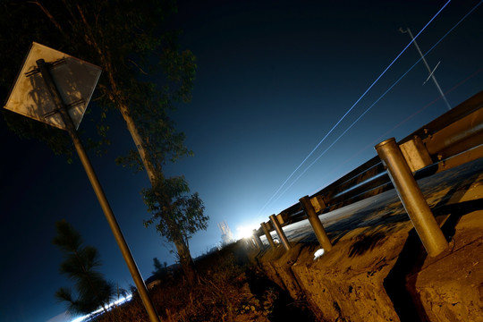 公路车灯夜景