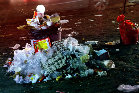 城市生活垃圾堆