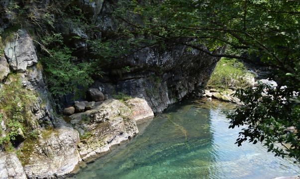 黄山翡翠谷水池