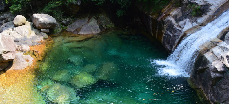 黄山翡翠谷 五彩池水 瀑布
