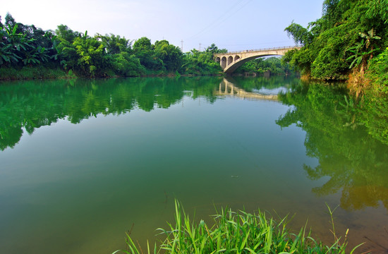 河流