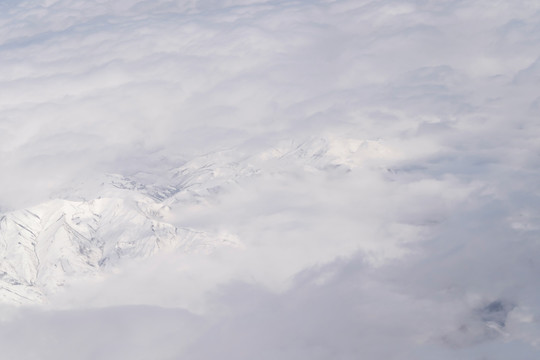 飞越天山