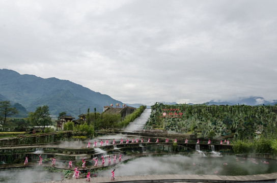 都江堰放水节 少女踏青