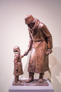 托尔斯泰和外孙女塑像
