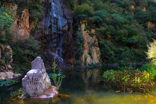 神泉峡风景区飞来瀑