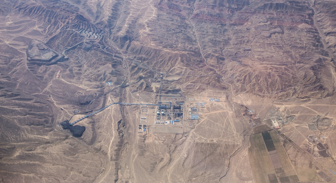俯瞰荒漠 戈壁 煤矿 油田