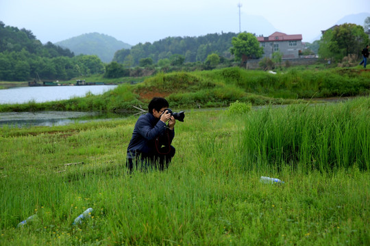 山水 风景 春光 草地 摄影人