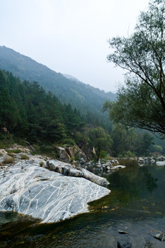 泰山彩石溪风光