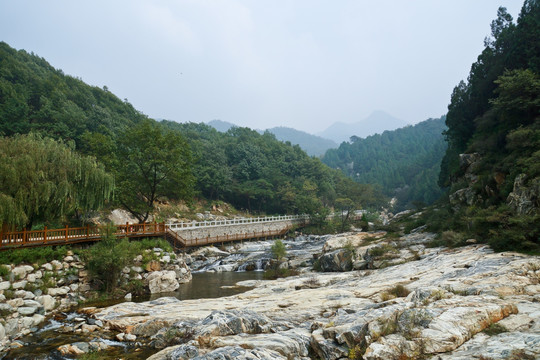 泰山彩石溪风光