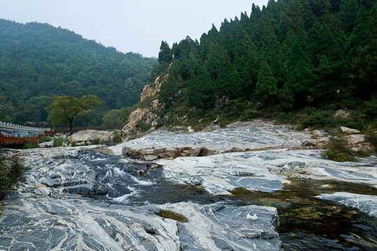 泰山彩石溪风光