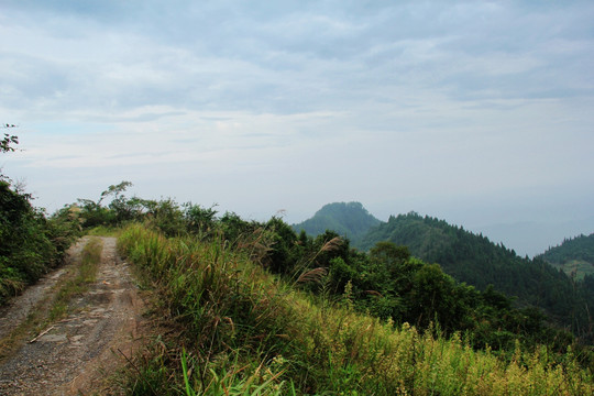 路 山顶的路 远山