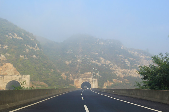 高速公路 涵洞 隧道