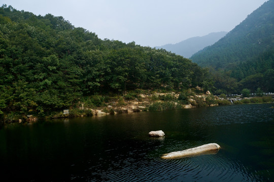 泰山桃花峪风光