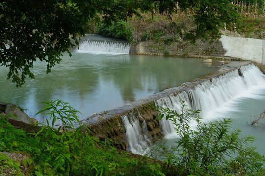 都江堰小溪引水坝