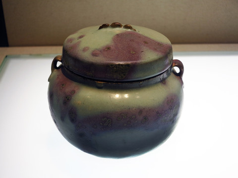 钧窑月白釉紫斑盖罐