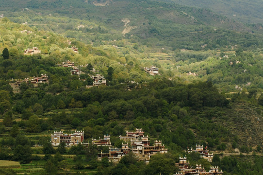 四川甲居藏乡旅游风光