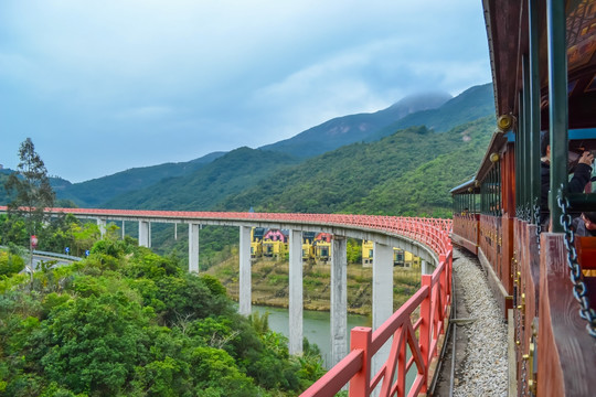 高架桥 小火车