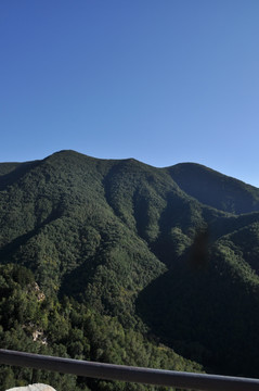 青山连绵不绝