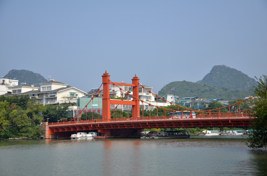 红色的漓江大桥