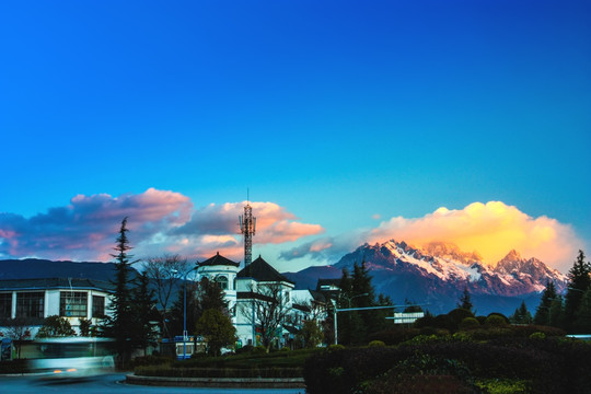 雪山 城市