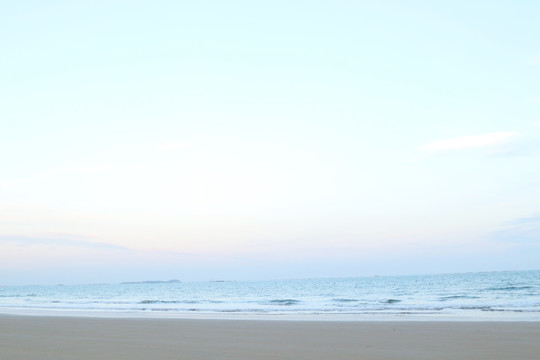 大海蓝天浪花