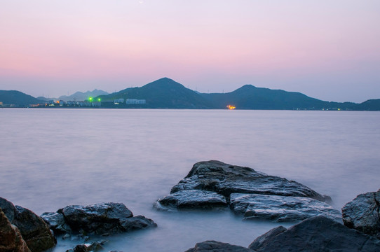 渔港的早晨 码头 海边礁石