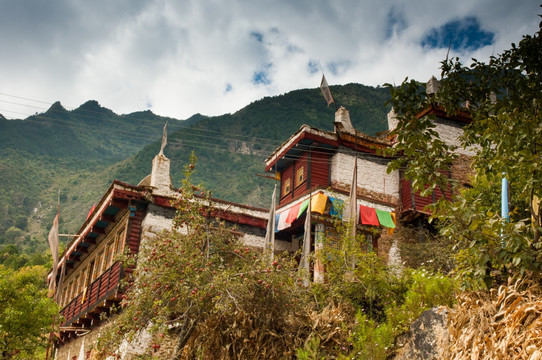 川西高原藏寨景观