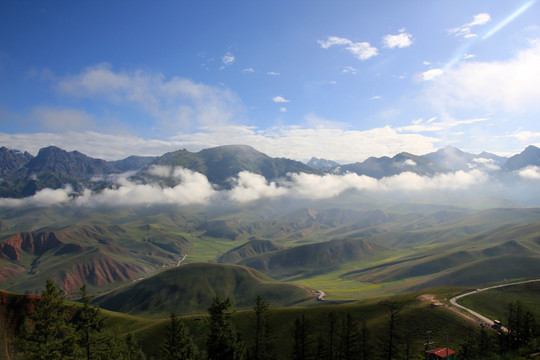 青海卓尔山丹霞地貌草原风景区