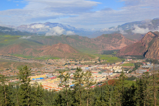 丹霞地貌青海卓尔山风景区