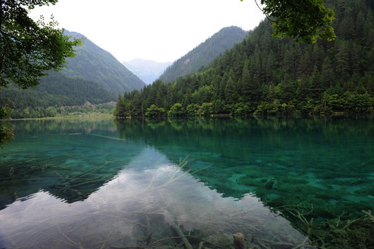 藍寶石靜湖
