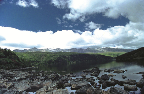 湖光山色