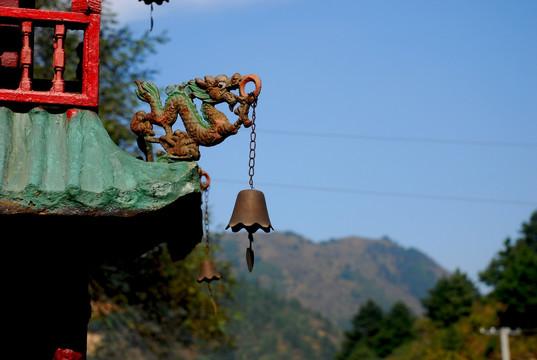 蓝天 白云 青山 亭阁 龙铃