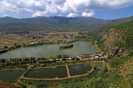 丽江观音峡水塘峡谷风景