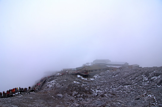 丽江玉龙雪山云海观景台全景