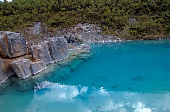 丽江玉龙雪山蓝月谷青山碧水