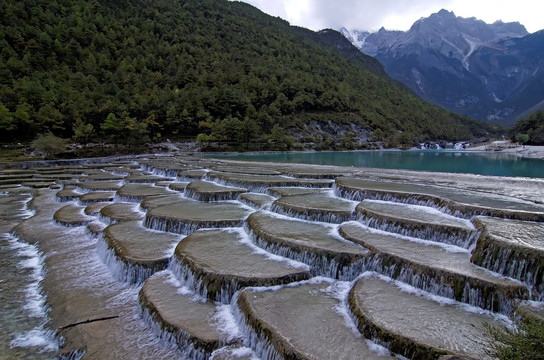 丽江玉龙雪山蓝月谷白水台全景