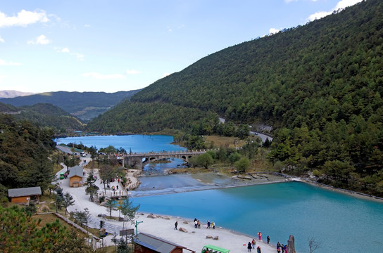 丽江玉龙雪山蓝月谷全景