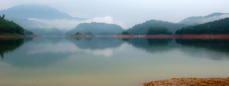 湖光山色 烟雨朦胧