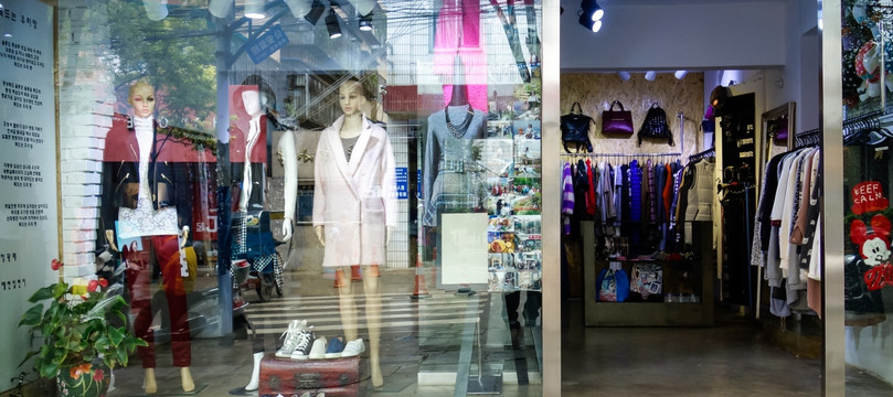 韩式服装店橱窗