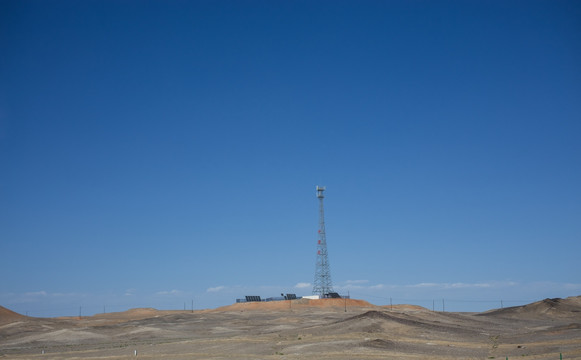 山上的手机信号发射塔