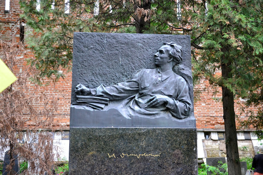 苏联作家奥斯特洛夫斯基墓碑