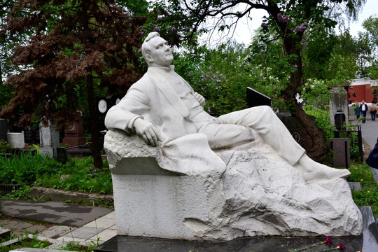 俄罗斯男低音歌唱家夏里亚宾雕塑