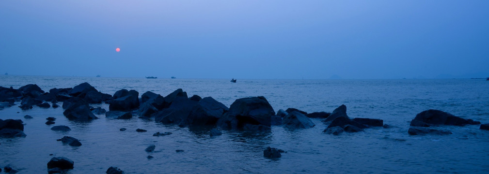 海上日出