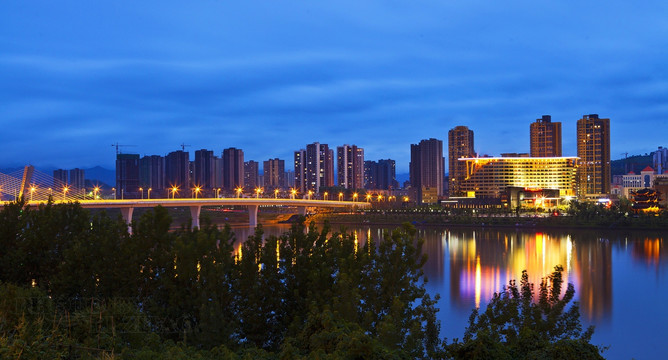 华地王朝酒店夜景